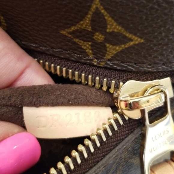 Louis Vuitton Pochette Metis - Picture 5 of 8